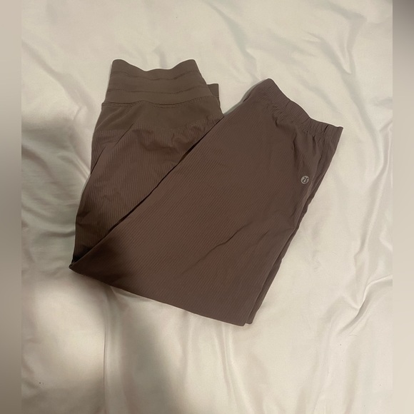 LULULEMON LIGHT BROWN CAPRI JOGGERS - Picture 2 of 4